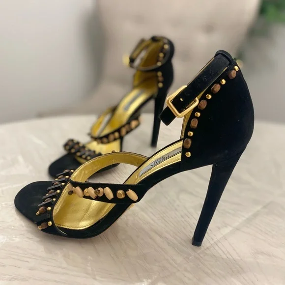 Prada Women’s designer shoe. Perfection at its finest! - Picture 5 of 7